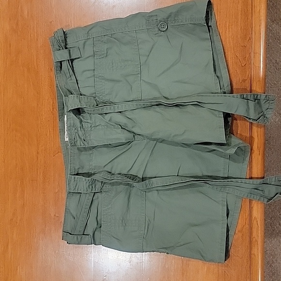 Campus Crew Army Green Shorts - Picture 1 of 4